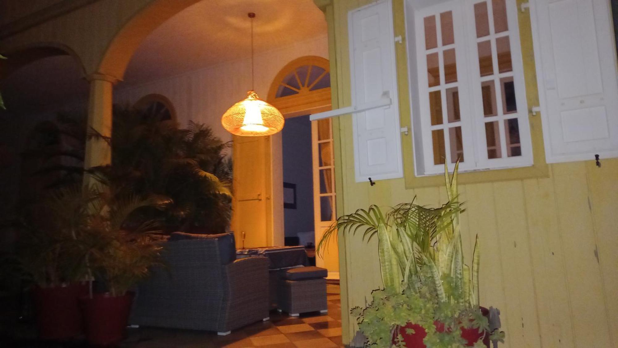 O Privilege Villa D'Exception En Centre-Ville De St-Pierre Saint Pierre Εξωτερικό φωτογραφία